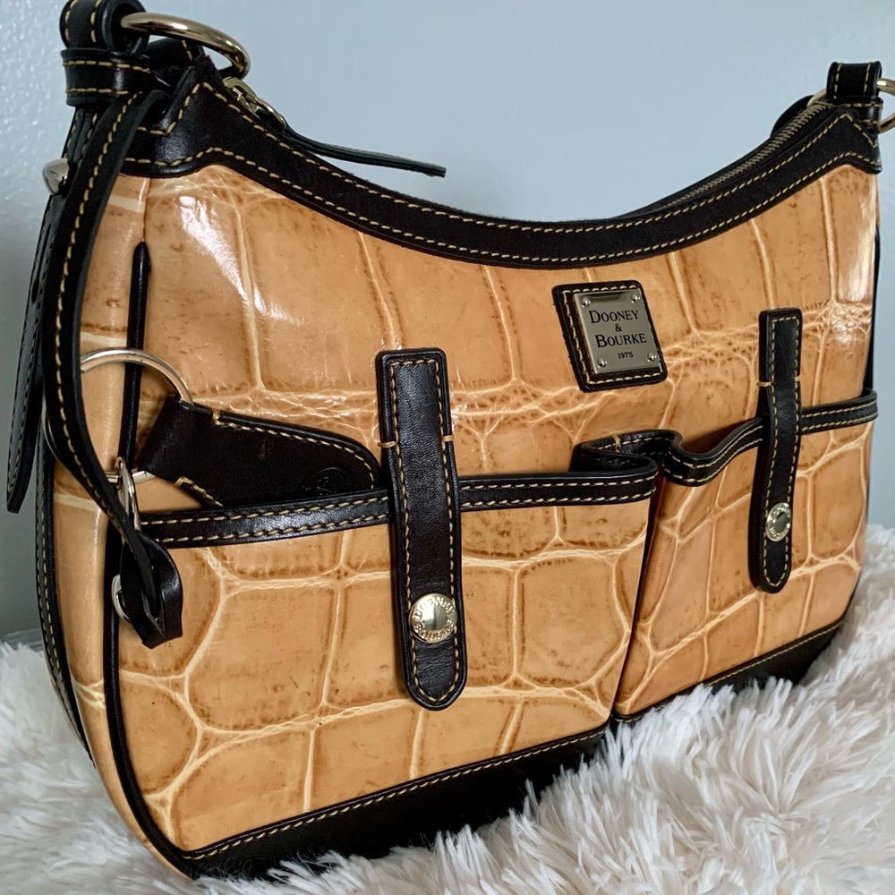 🌹SOLD🌹Dooney Bourke Croc Embossed Safari Year Round Shoulder Bag FALL Style